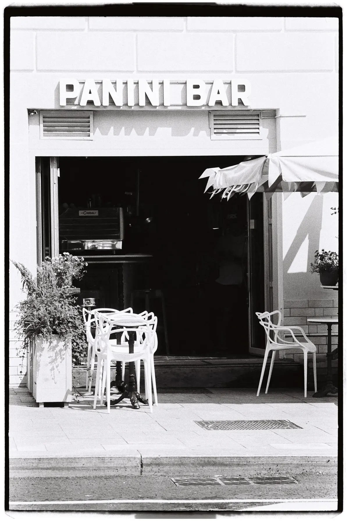 PANINI BAR, кадр 2